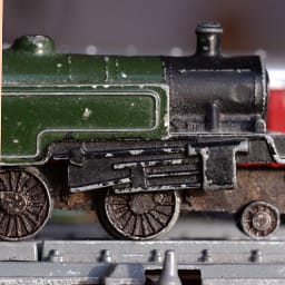 Large Tank Green Pistons