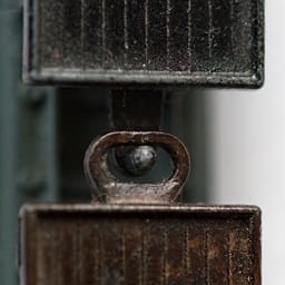 Hook and eye coupling on 000 flat wagon